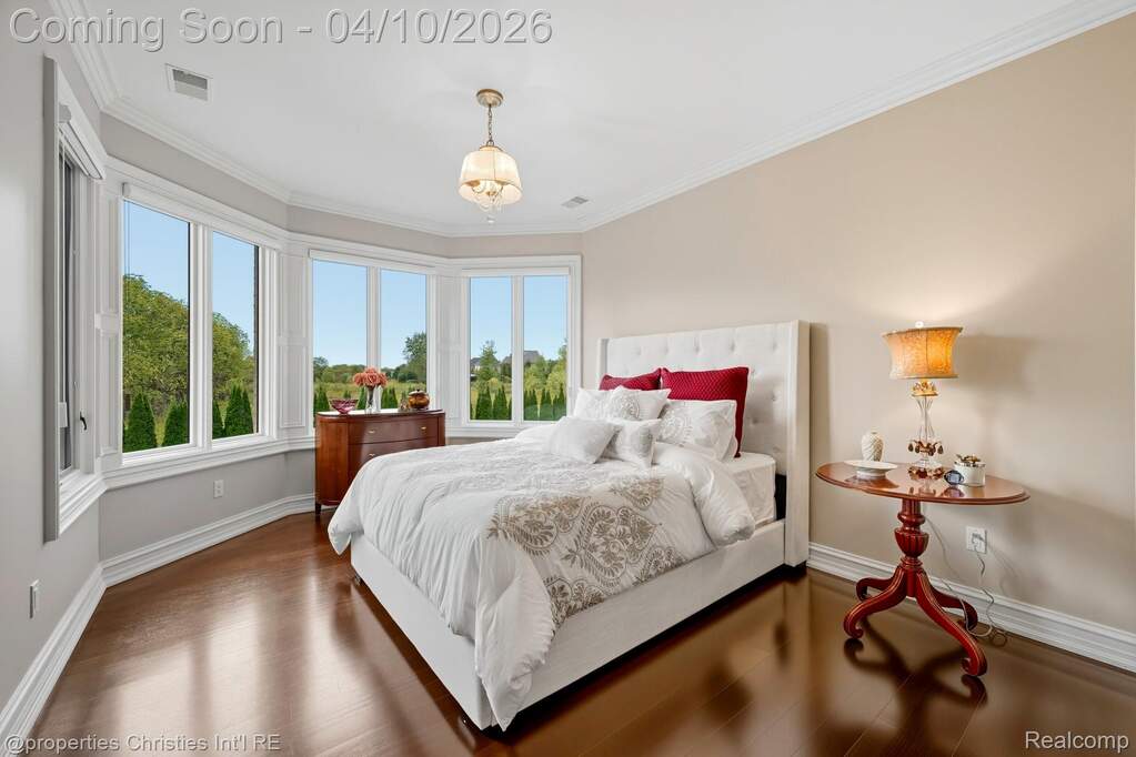 5 Bedroom Single Family Home/House's Image 41
