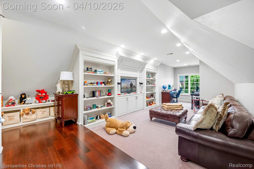 5 Bedroom Single Family Home/House's Image 45