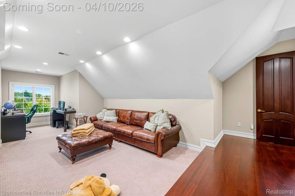5 Bedroom Single Family Home/House's Image 46