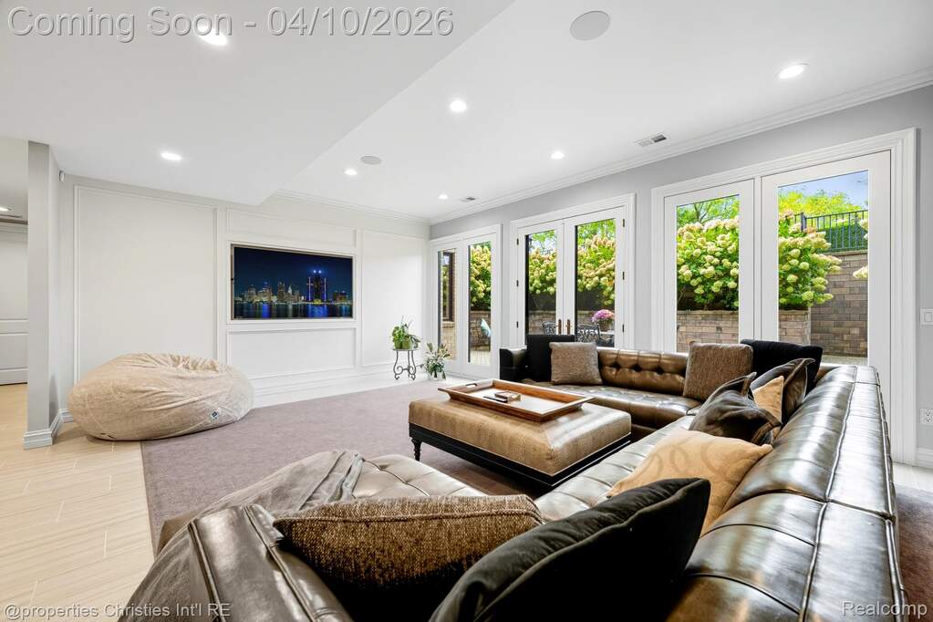 5 Bedroom Single Family Home/House's Image 59