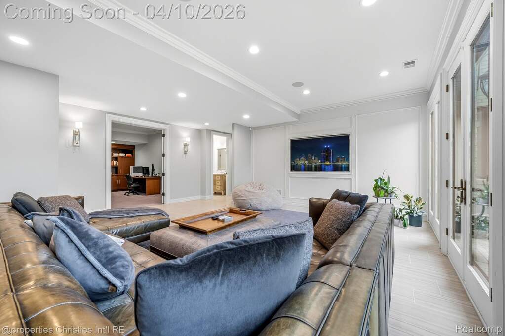 5 Bedroom Single Family Home/House's Image 60