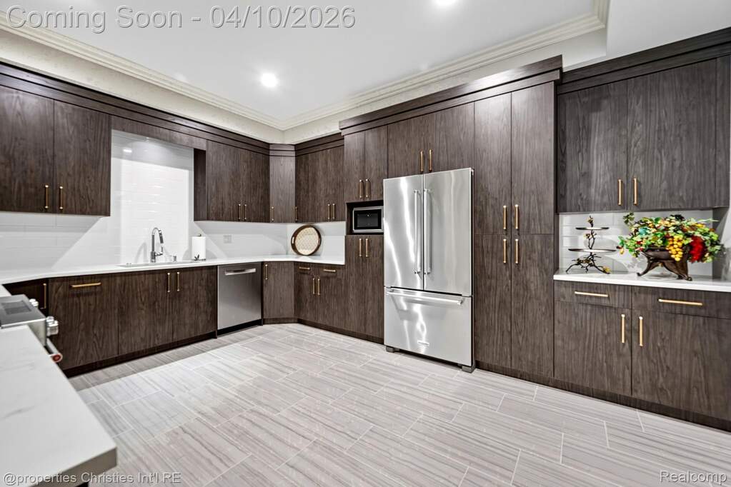 5 Bedroom Single Family Home/House's Image 62