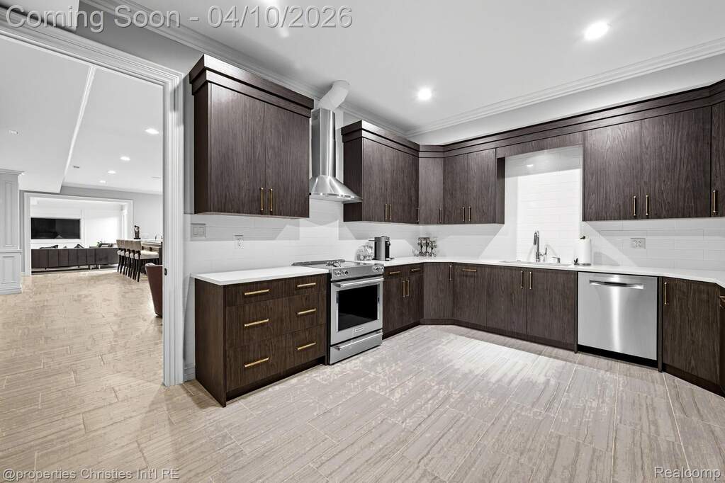 5 Bedroom Single Family Home/House's Image 63