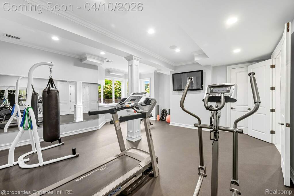 5 Bedroom Single Family Home/House's Image 68