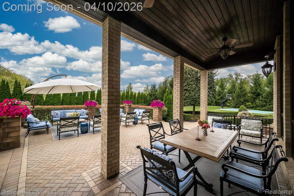 5 Bedroom Single Family Home/House's Image 78