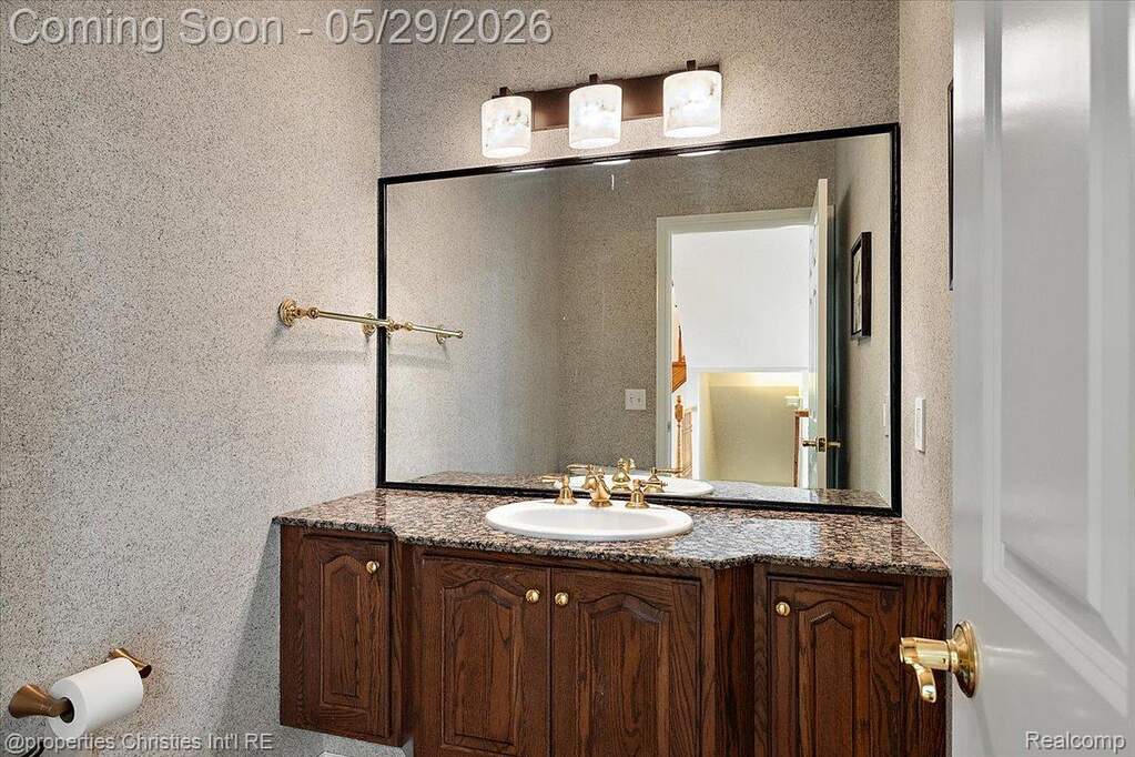 4 Bedroom Single Family Home/House's Image 10