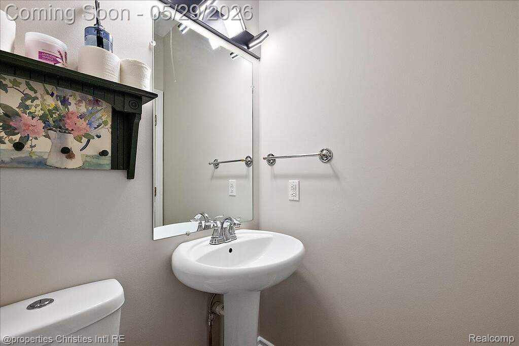 4 Bedroom Single Family Home/House's Image 28