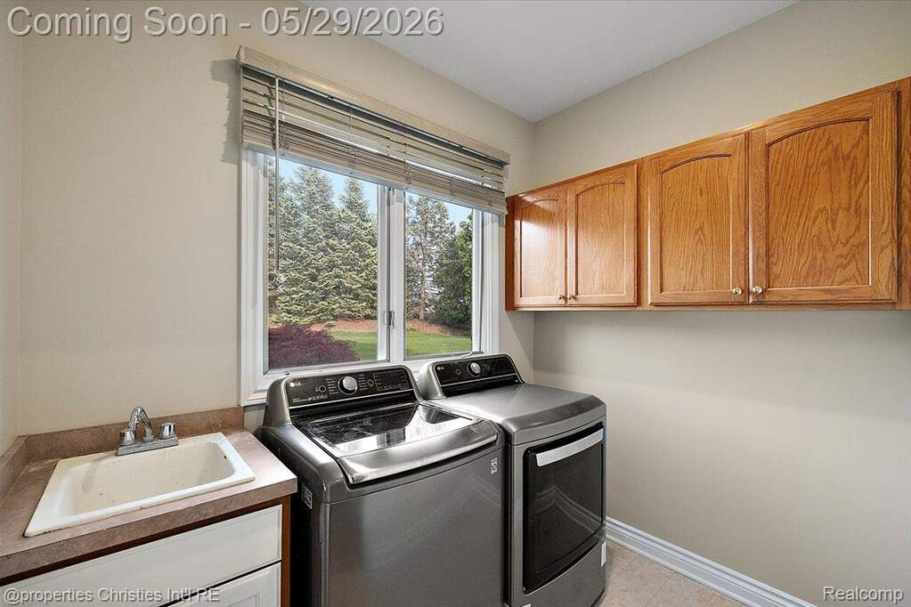4 Bedroom Single Family Home/House's Image 29