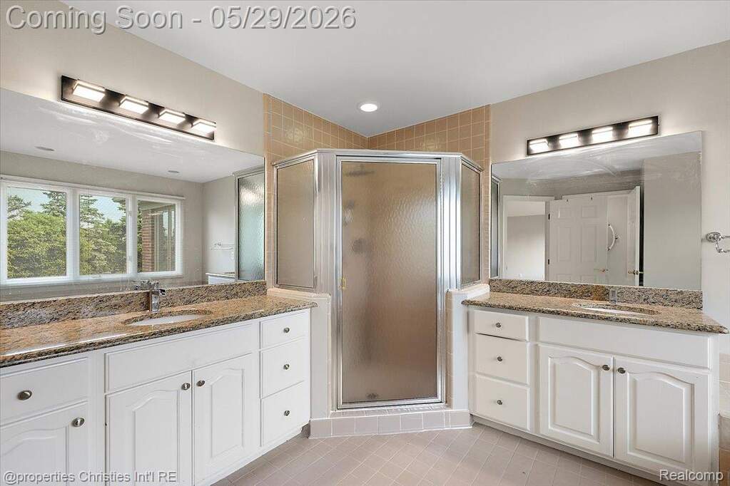4 Bedroom Single Family Home/House's Image 38