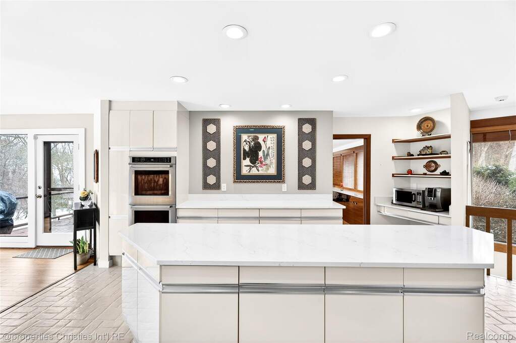 5 Bedroom Single Family Home/House's Image 18