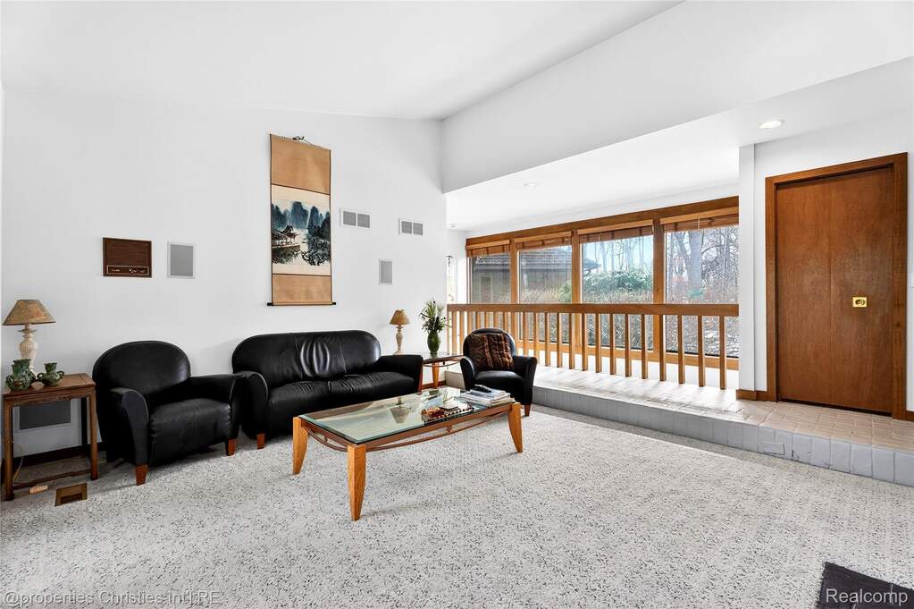 5 Bedroom Single Family Home/House's Image 23