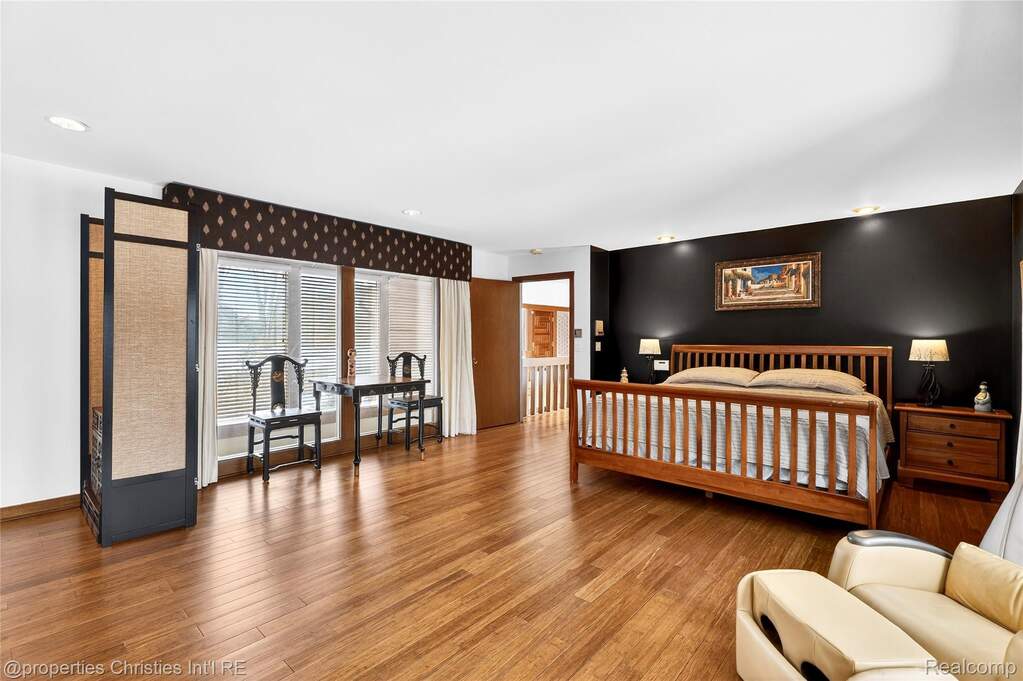5 Bedroom Single Family Home/House's Image 29