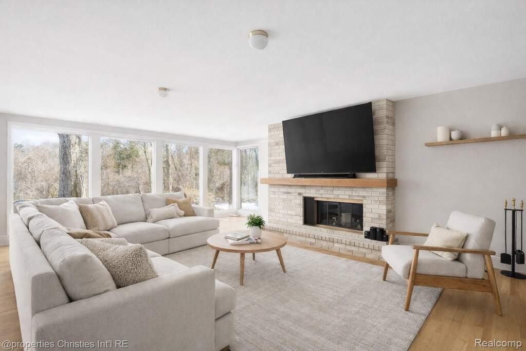 5 Bedroom Single Family Home/House's Image 45