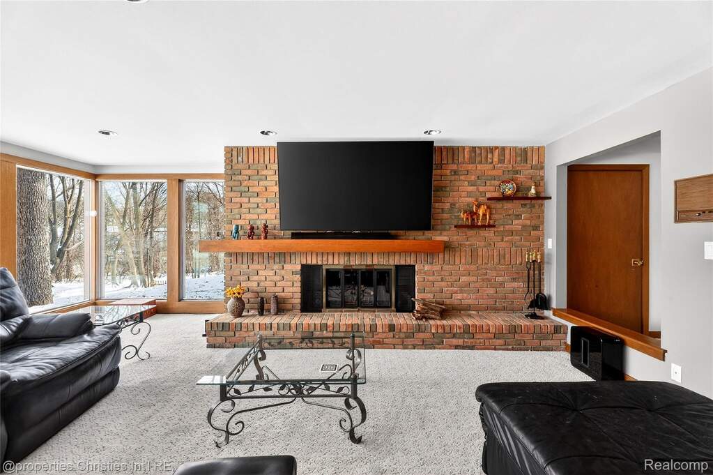 5 Bedroom Single Family Home/House's Image 46
