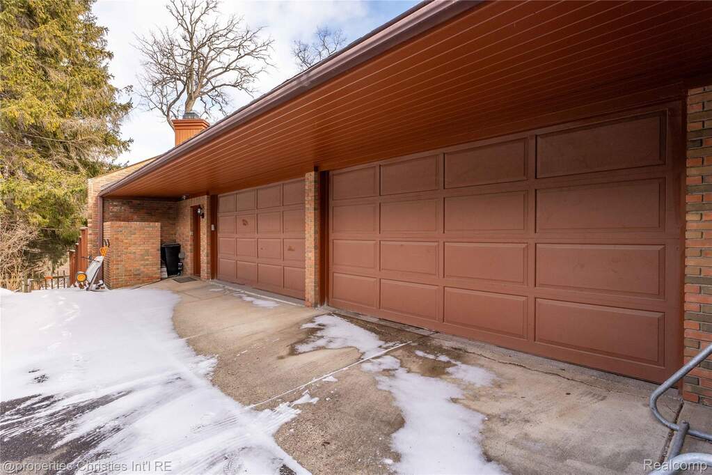 5 Bedroom Single Family Home/House's Image 64