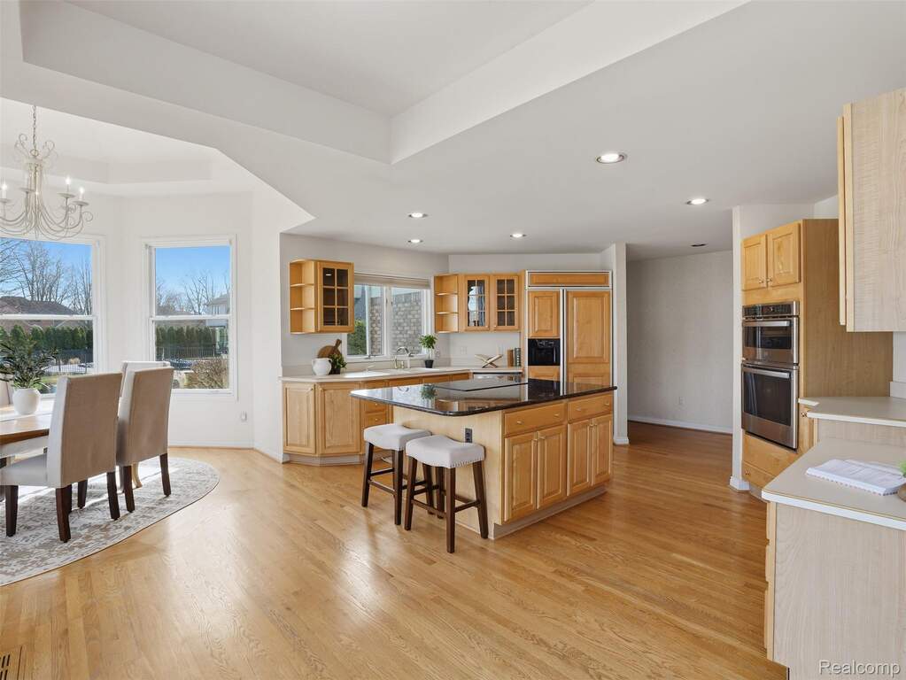 7 Bedroom Single Family Home/House's Image 14