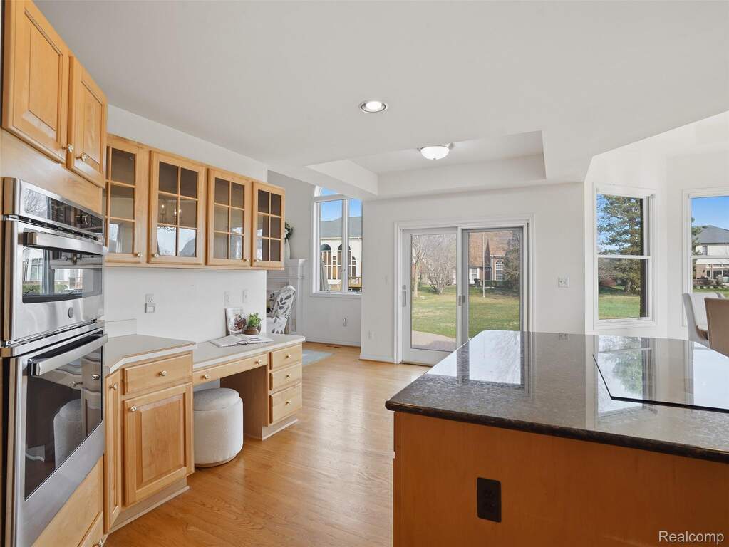 7 Bedroom Single Family Home/House's Image 17