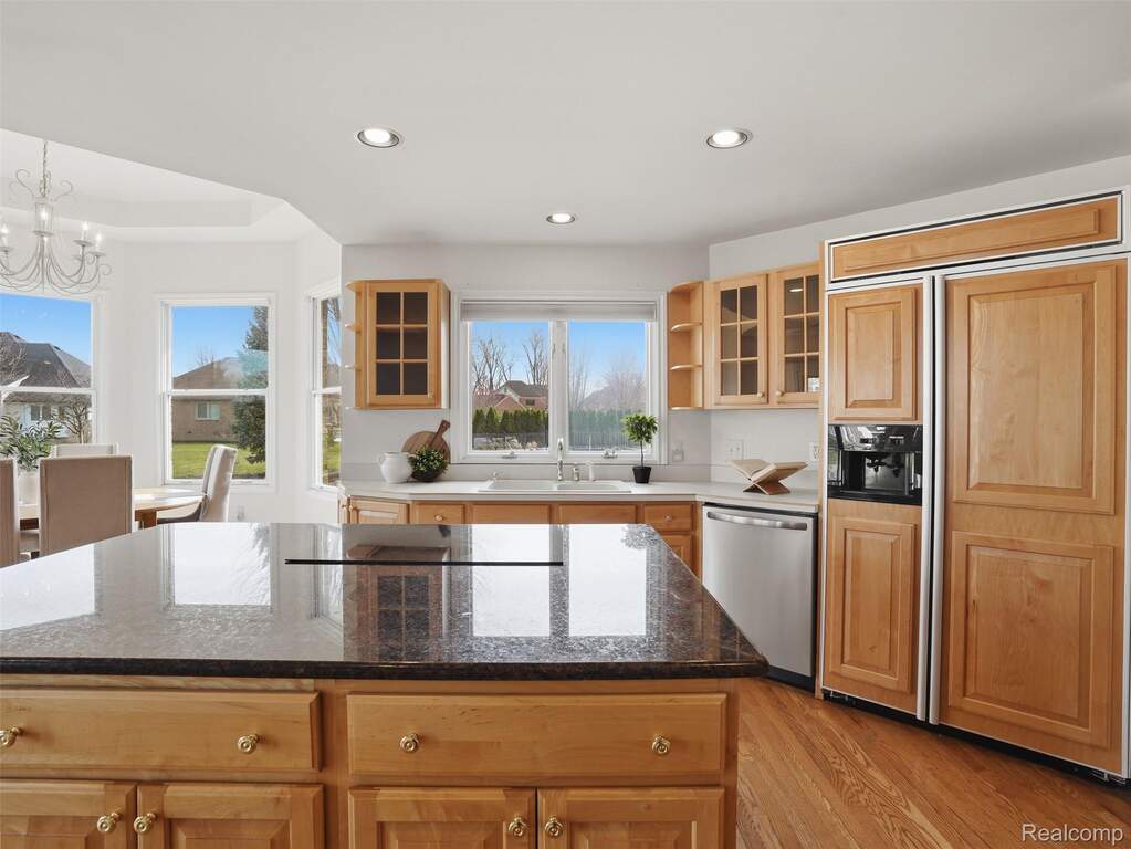 7 Bedroom Single Family Home/House's Image 19