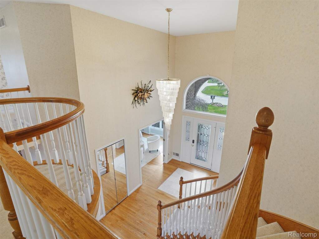 7 Bedroom Single Family Home/House's Image 26