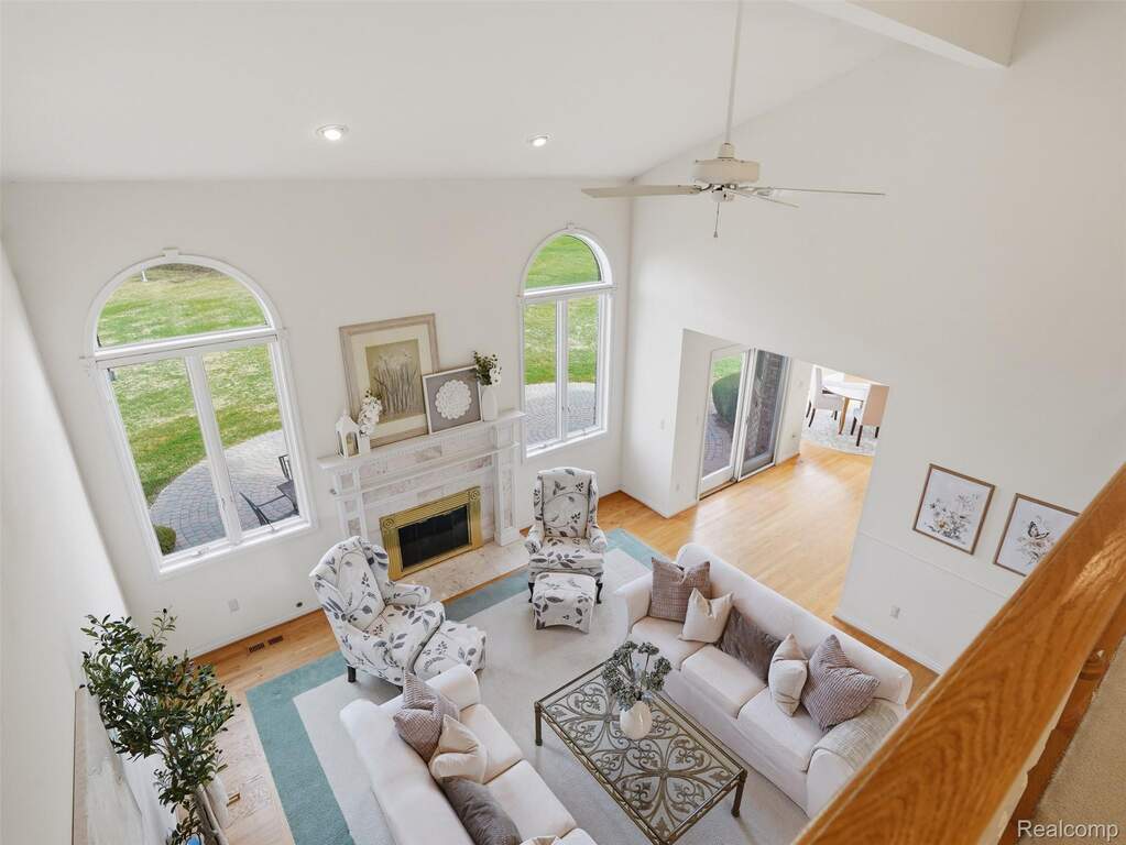 7 Bedroom Single Family Home/House's Image 27
