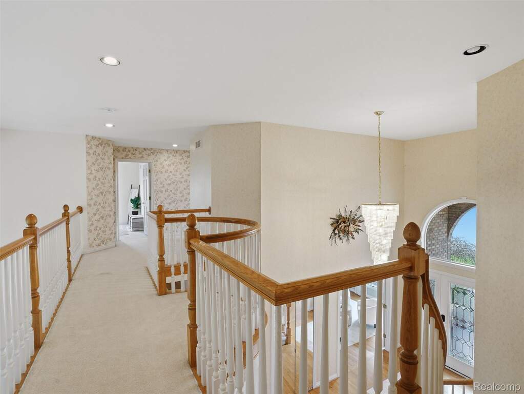 7 Bedroom Single Family Home/House's Image 28