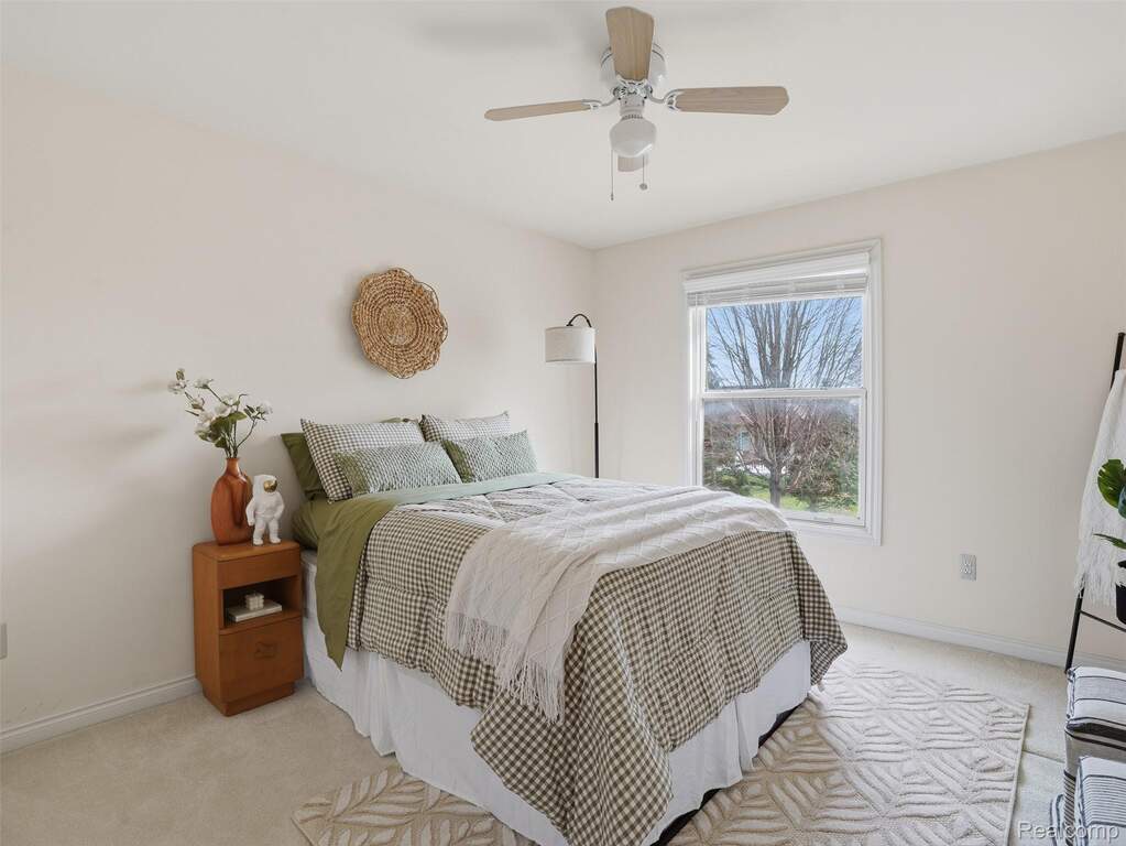 7 Bedroom Single Family Home/House's Image 33