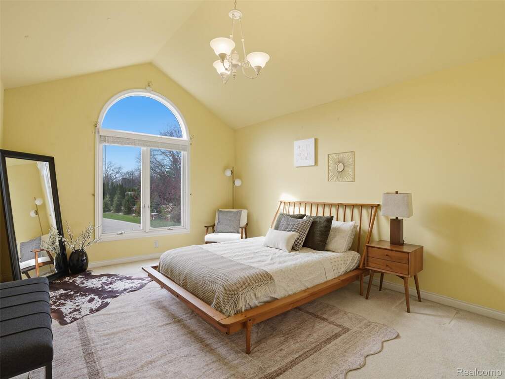 7 Bedroom Single Family Home/House's Image 34
