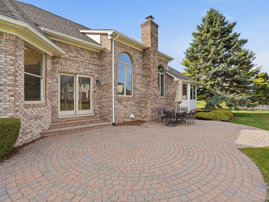 7 Bedroom Single Family Home/House's Image 49