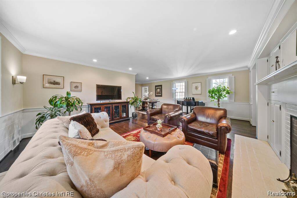 3 Bedroom Single Family Home/House's Image 8
