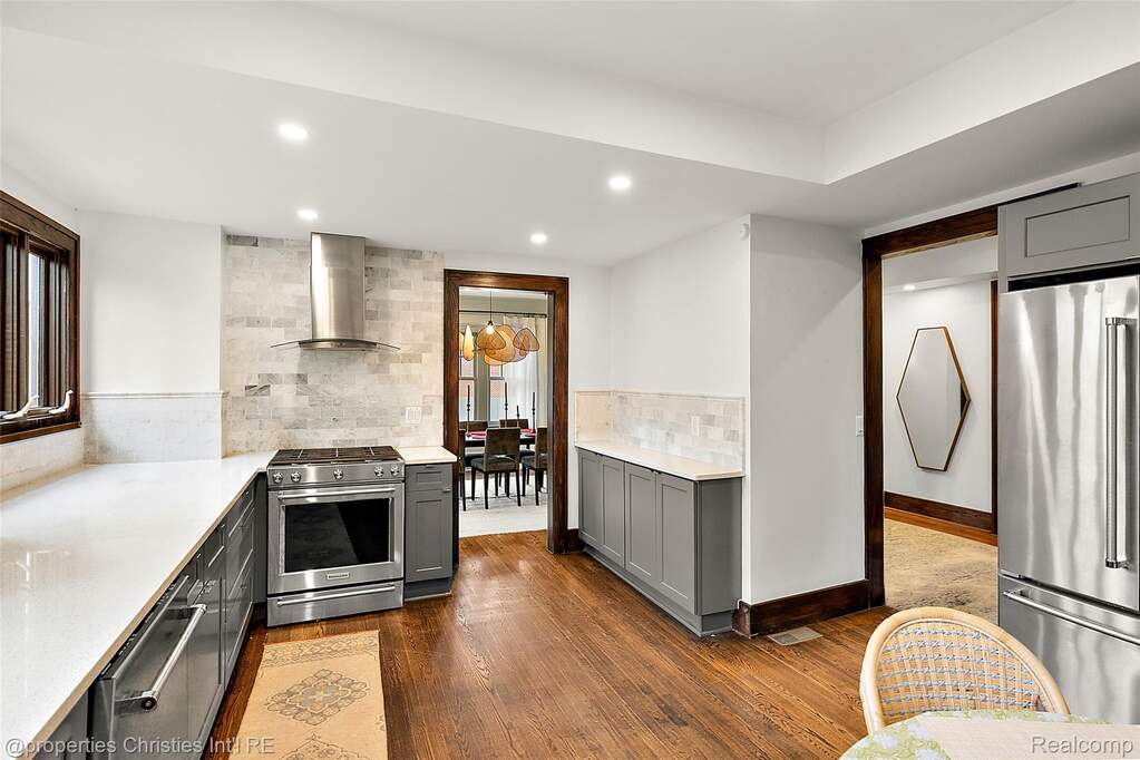 5 Bedroom Single Family Home/House's Image 16
