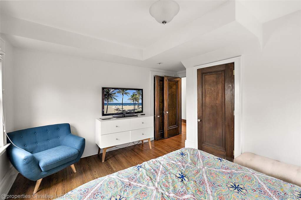 5 Bedroom Single Family Home/House's Image 20