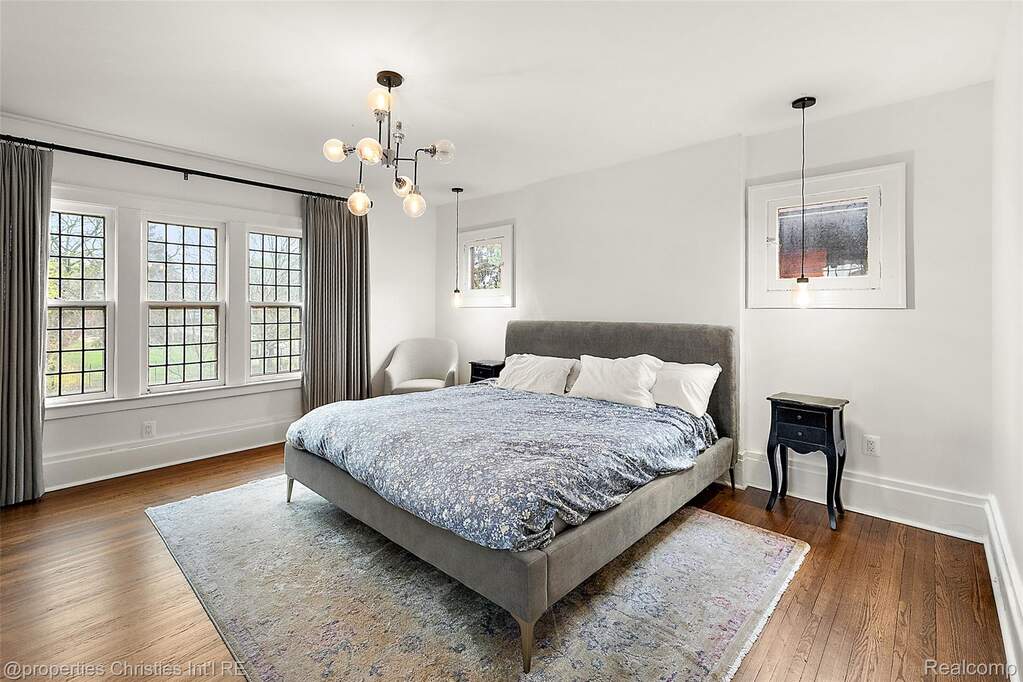 5 Bedroom Single Family Home/House's Image 21