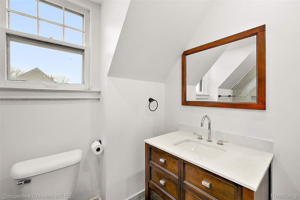 5 Bedroom Single Family Home/House's Image 23