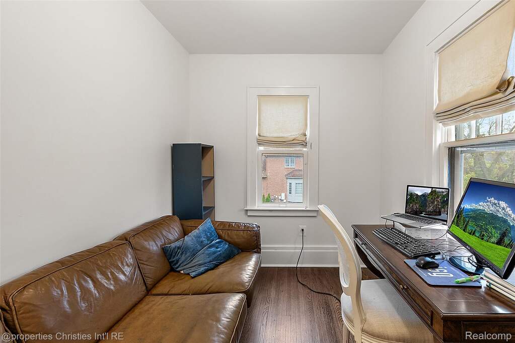 5 Bedroom Single Family Home/House's Image 25