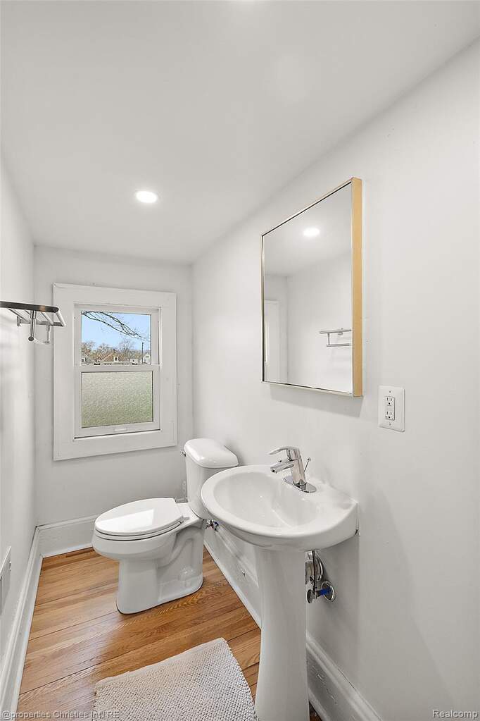5 Bedroom Single Family Home/House's Image 35