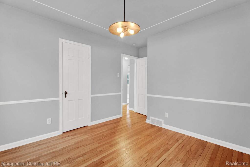 3 Bedroom Single Family Home/House's Image 8