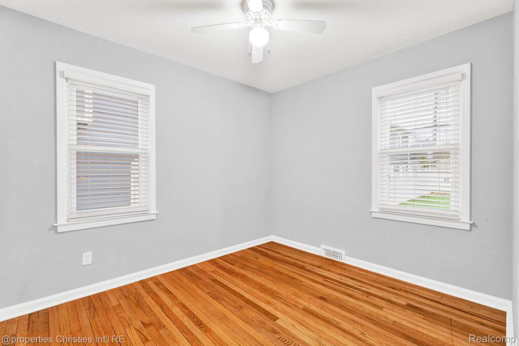 3 Bedroom Single Family Home/House's Image 9