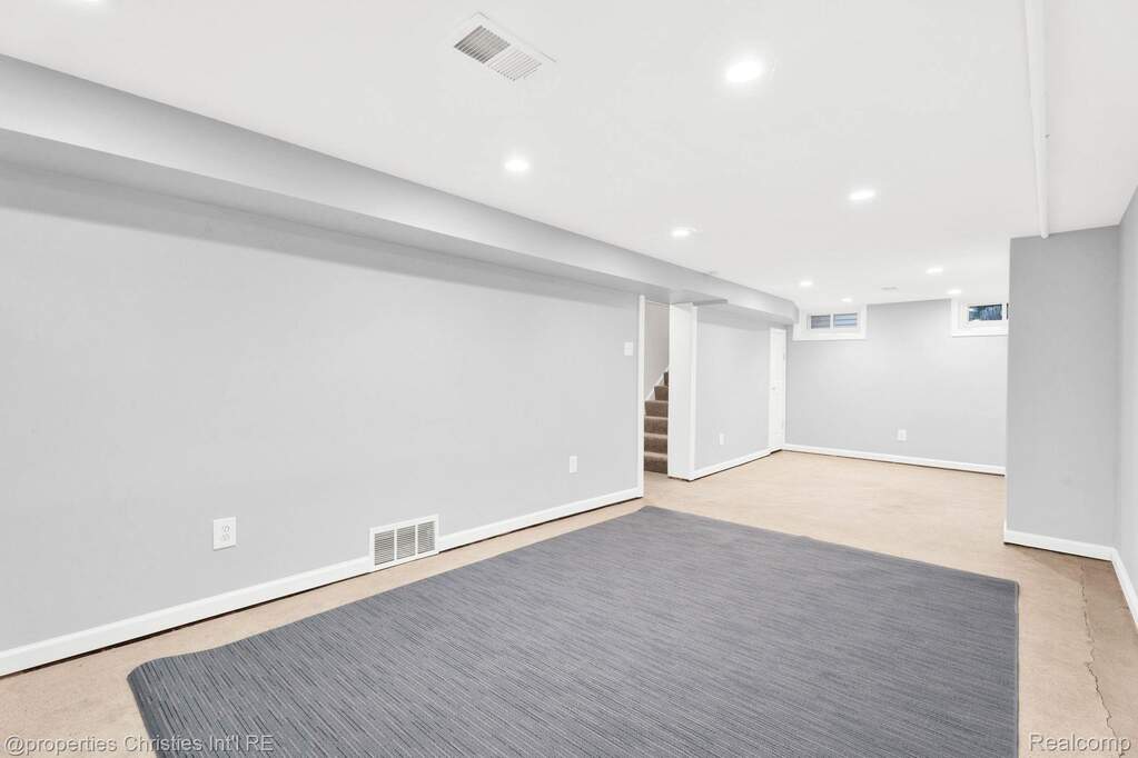 3 Bedroom Single Family Home/House's Image 21
