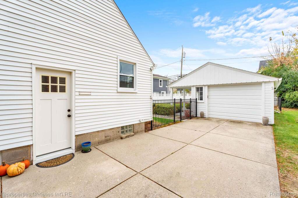 3 Bedroom Single Family Home/House's Image 22