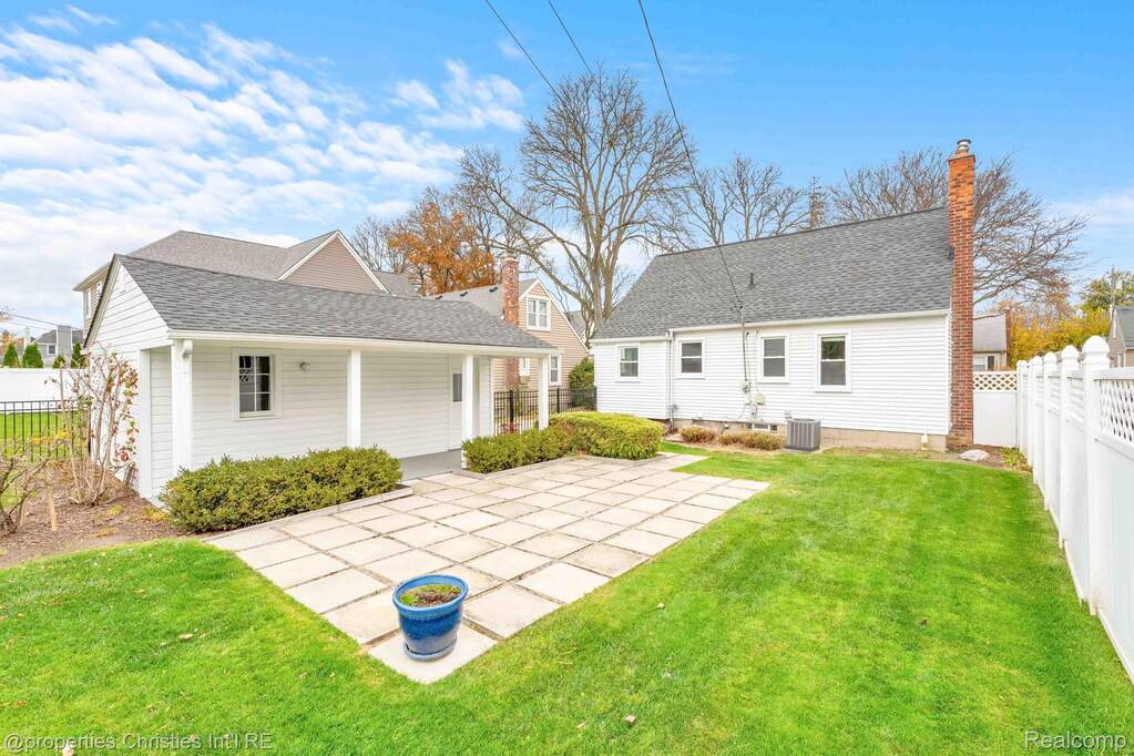 3 Bedroom Single Family Home/House's Image 27