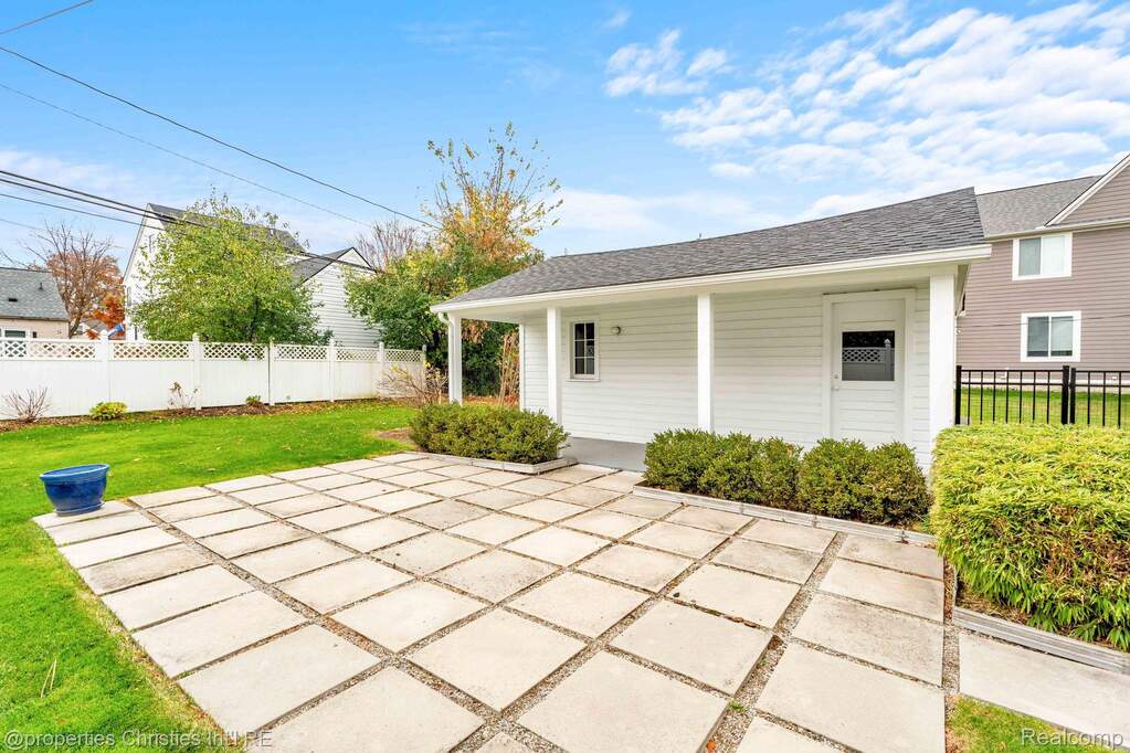 3 Bedroom Single Family Home/House's Image 28