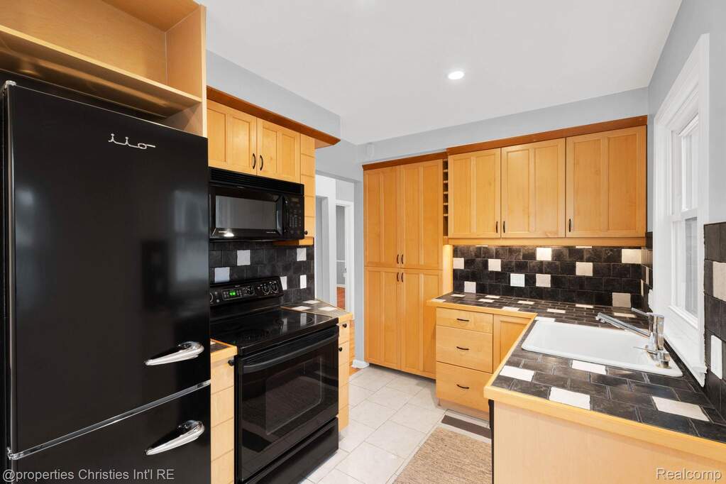 3 Bedroom Single Family Home/House's Image 3