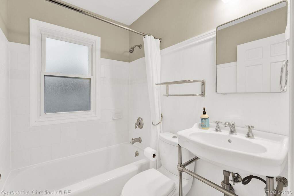 3 Bedroom Single Family Home/House's Image 6
