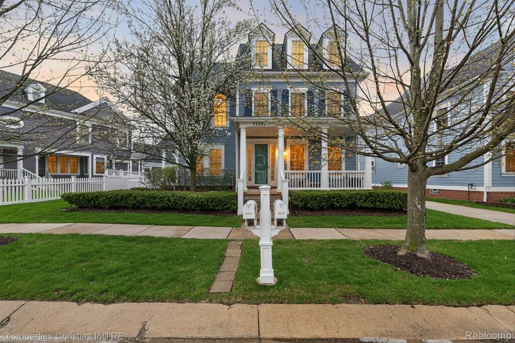 View of front of property with covered porch and a front lawn