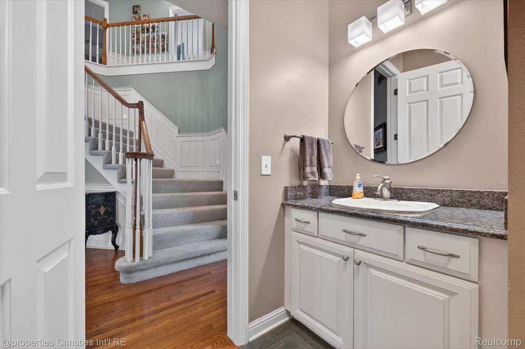 5 Bedroom Single Family Home/House's Image 16