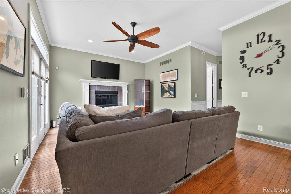 5 Bedroom Single Family Home/House's Image 18