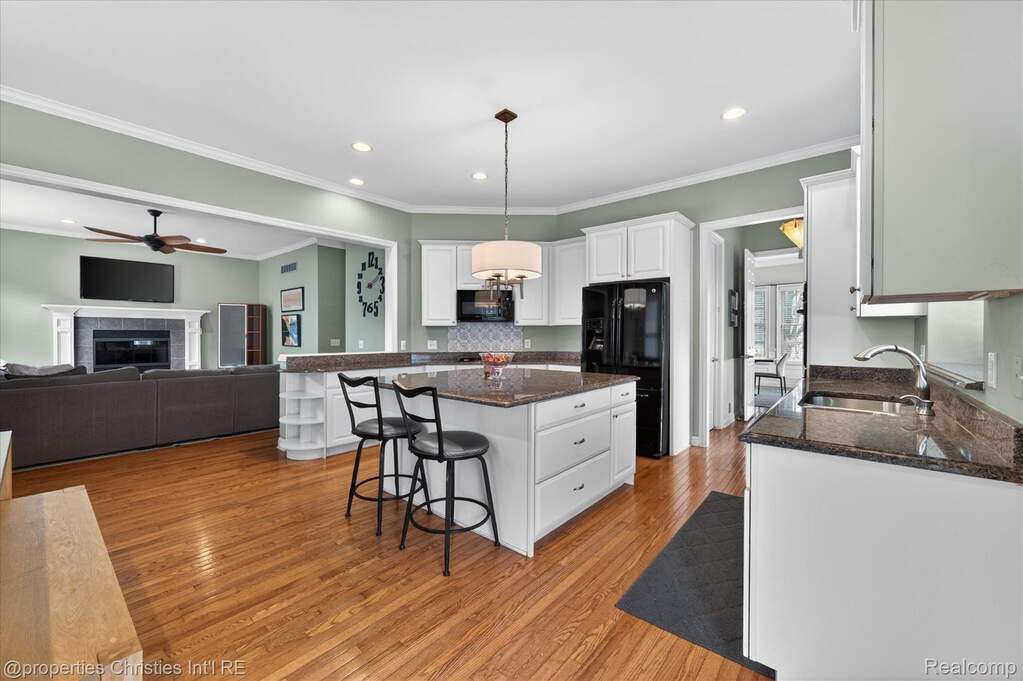 5 Bedroom Single Family Home/House's Image 22