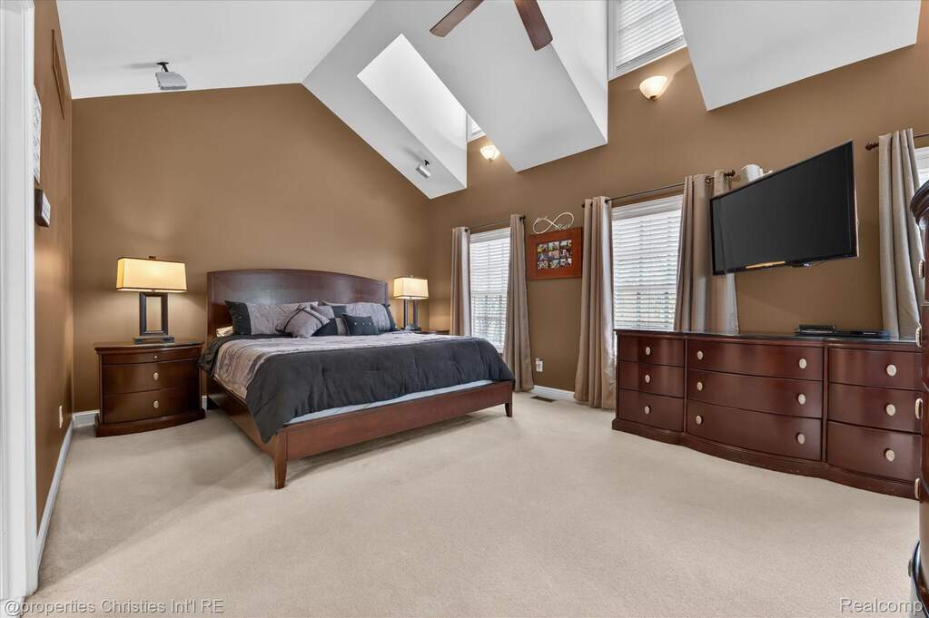 5 Bedroom Single Family Home/House's Image 26