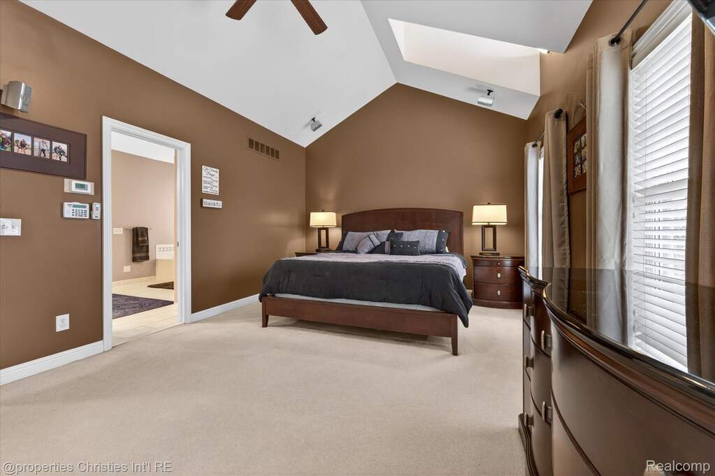 5 Bedroom Single Family Home/House's Image 27
