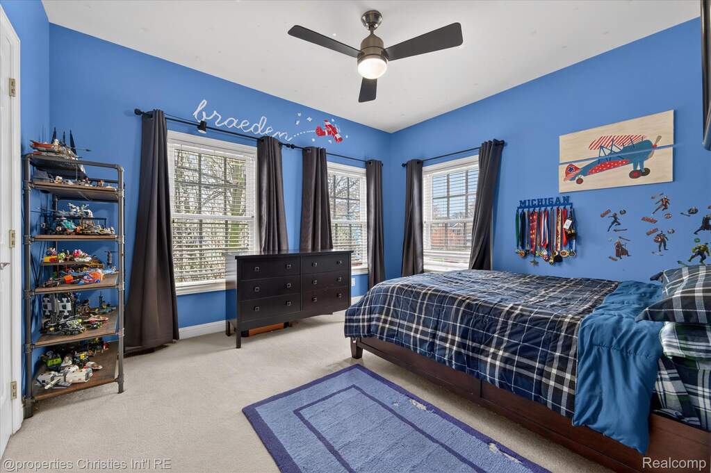 5 Bedroom Single Family Home/House's Image 33